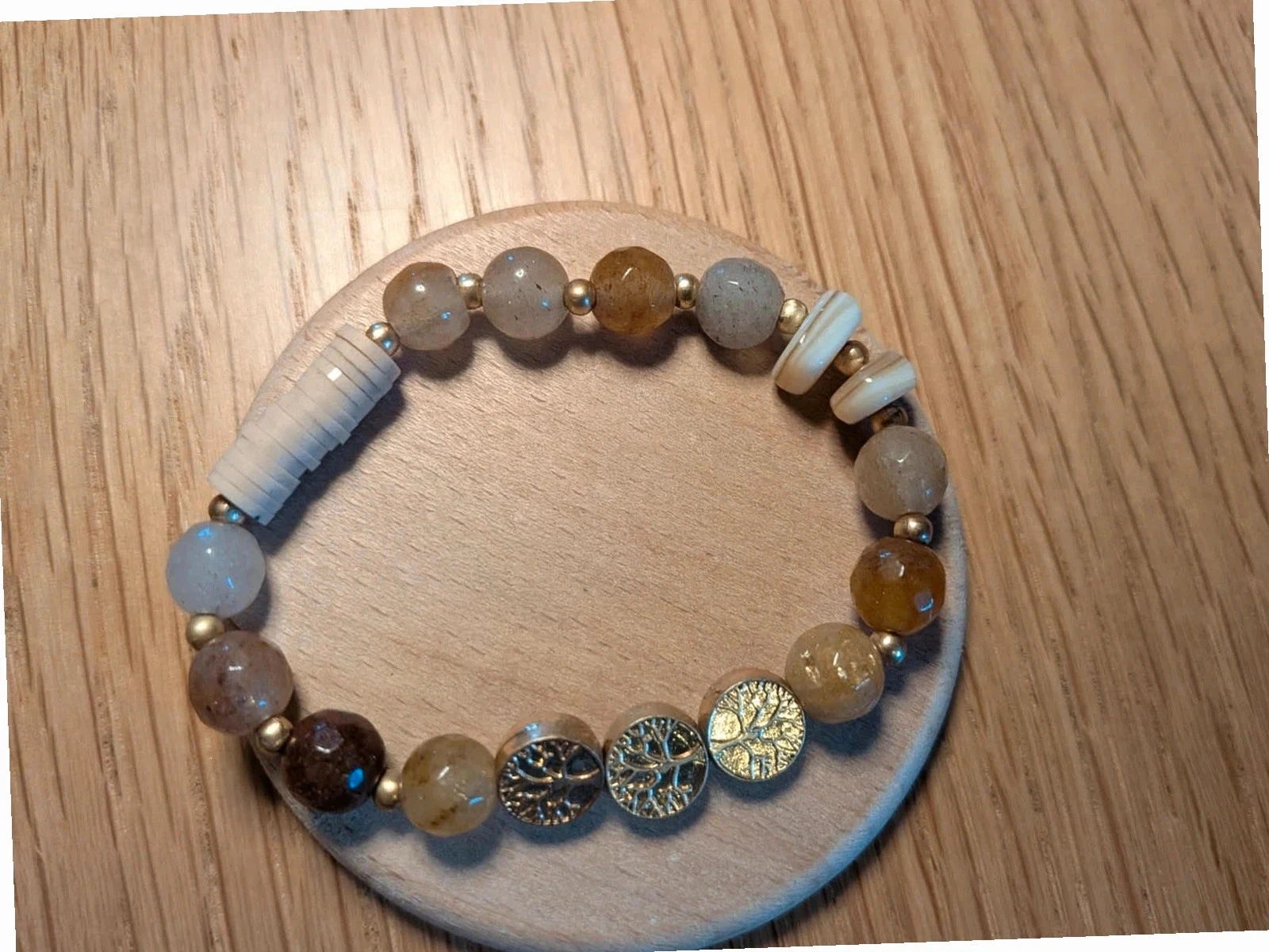 Bracelet fantaisie avec perles et dorures – photo 2